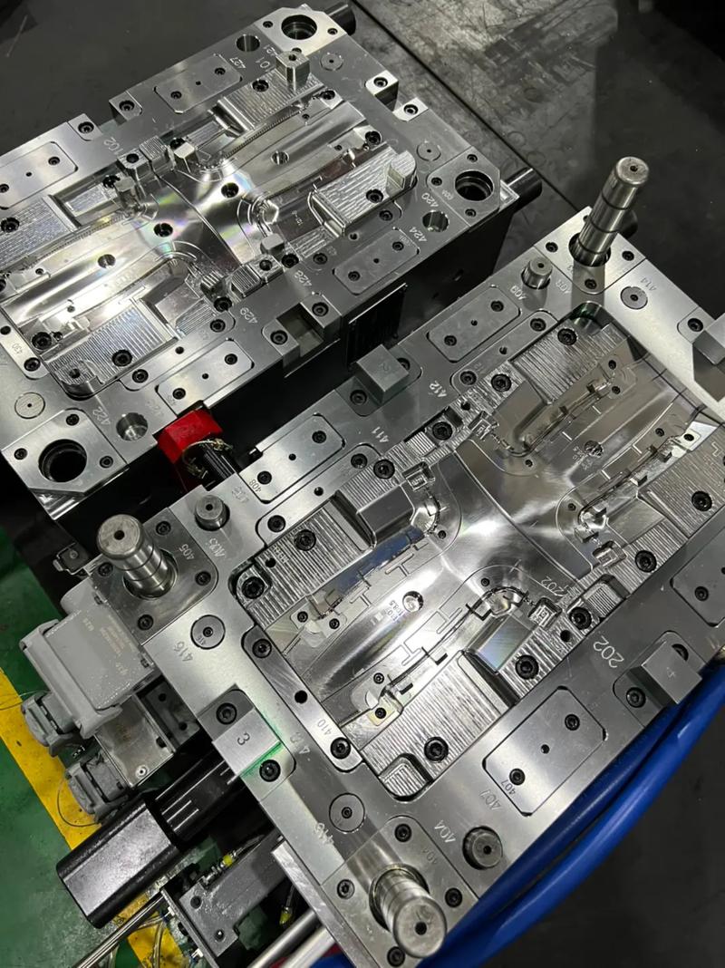 全方位展示一套奔馳導(dǎo)光條精密模具#汽車零部件制造 #模具制造